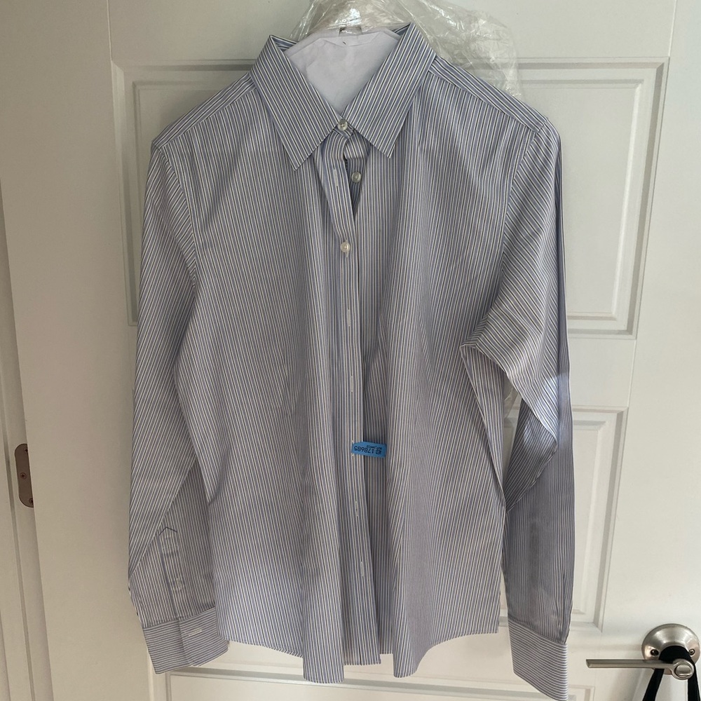 Brooks brothers button down shirt light blue and white women’s size 8 like new